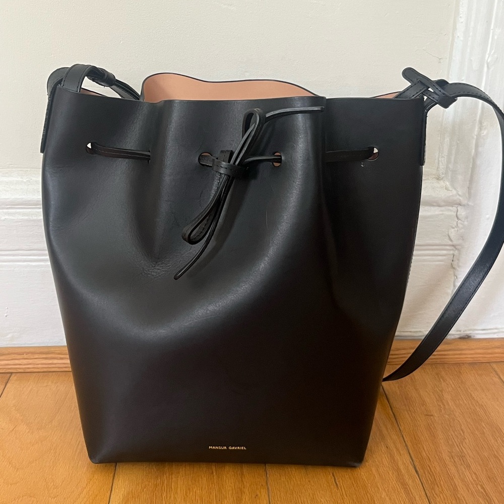 Mansur Gavriel bucket bag, black/ballerina